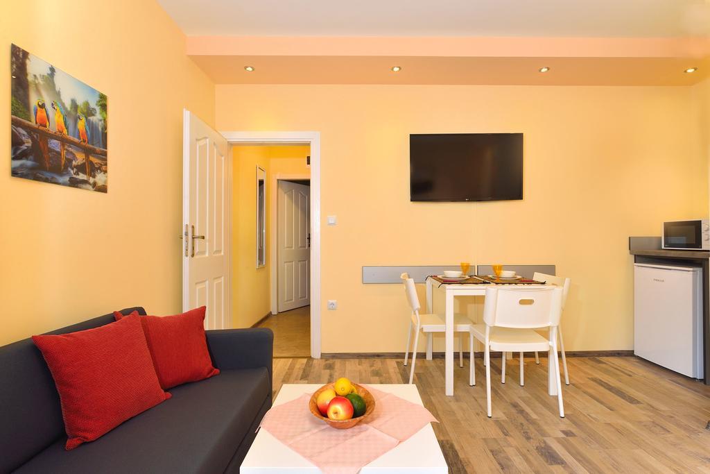 Central Studio #3 Burgas Bagian luar foto