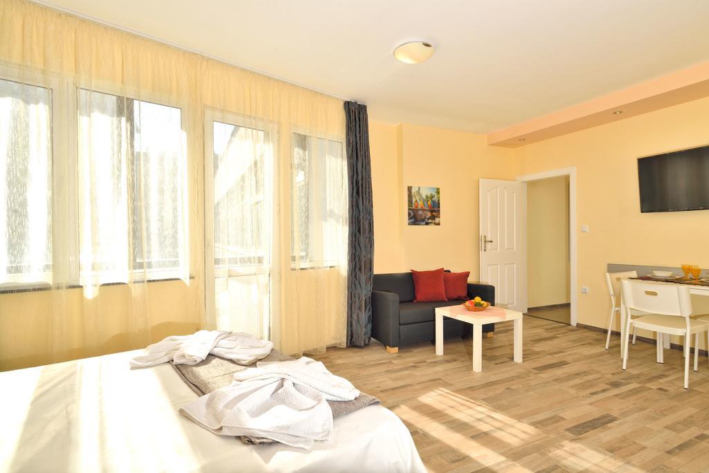 Central Studio #3 Burgas Bagian luar foto