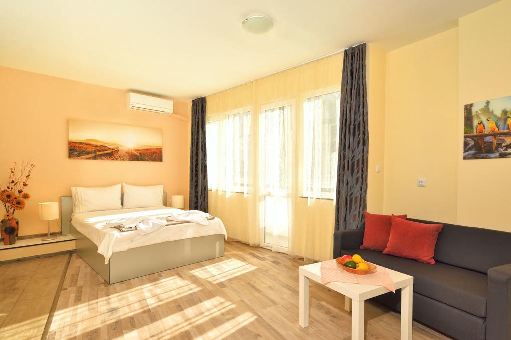 Central Studio #3 Burgas Bagian luar foto