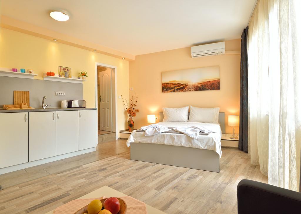 Central Studio #3 Burgas Bagian luar foto