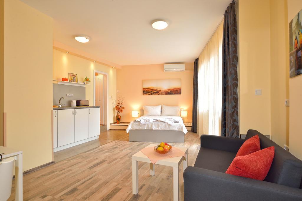 Central Studio #3 Burgas Bagian luar foto